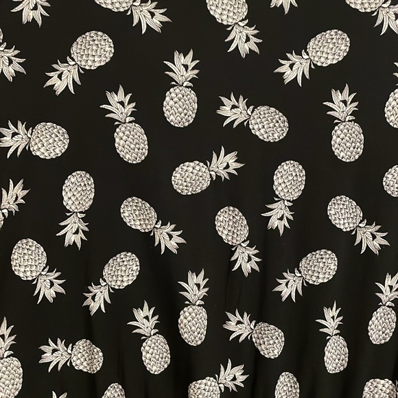 Stylish Black Dress with White Pineapple Pattern - Picture 7 of 7